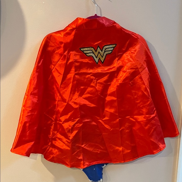 Windsor Gold and Red Zippered Wonder Woman/Lady Justice Star Print Metallic Body - Picture 7 of 7